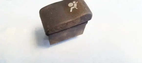 Passenger airbag on/off switch