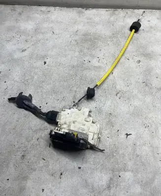 Audi A6 S6 C6 4F Rear door lock 4F0839015