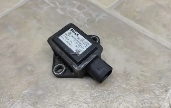 Audi A4 S4 B6 8E 8H ESP acceleration yaw rate sensor 8E0907637A 0265005245
