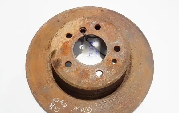 BMW 7 E38 Rear brake disc neventiliuojamas