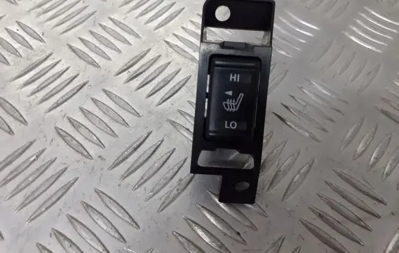 Nissan Qashqai Seat heating relay 