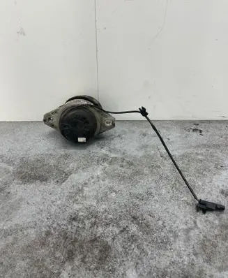 Engine mount bracket