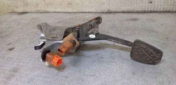 Nissan Note (E12) Clutch pedal 
