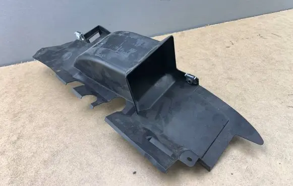 BMW 5 E39 Brake cooling air channel/duct 8218346 51718218346