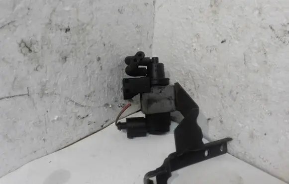 Audi A8 S8 D3 4E Valve vacuum 059906628