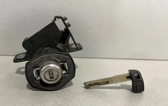 BMW 3 E92 E93 Tailgate exterior lock 7167321 51247167321 10862510