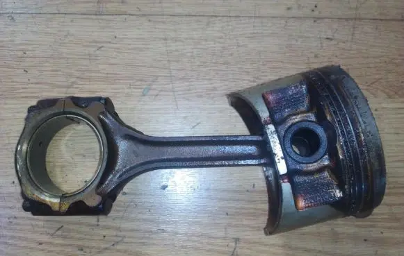 Honda Accord Piston with connecting rod