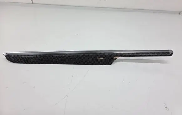 Porsche Macan (95B) Front door trim bar 95B867409Q