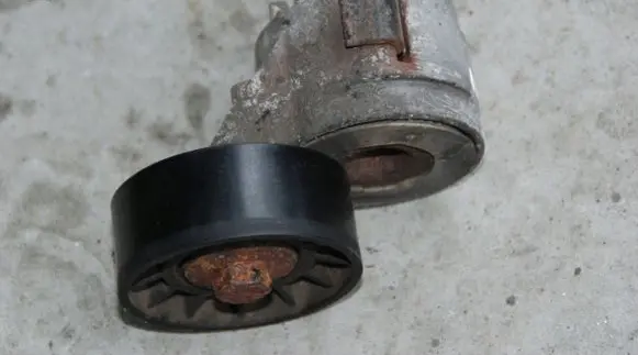 Iveco Daily 6th gen Generator/alternator belt tensioner