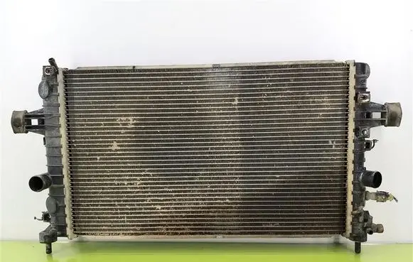 Opel Zafira B Coolant radiator 13123818