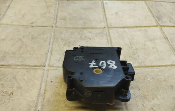 Toyota RAV 4 (XA20) Air flap motor/actuator 0637008330