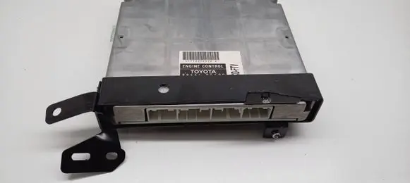 Toyota Avensis T250 Engine control unit/module 8966105690