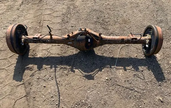 Toyota Hilux (AN10, AN20, AN30) Rear axle beam with reductor 