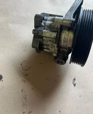 Mercedes-Benz Sprinter W906 Power steering pump A0064667601 7693900525