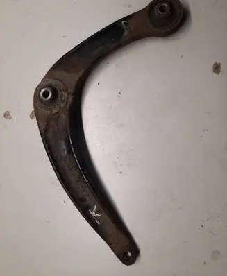 Peugeot 308 Front lower control arm/wishbone 833548