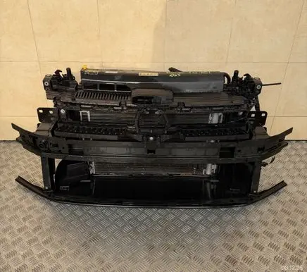 Volkswagen Polo VI Radiator support slam panel