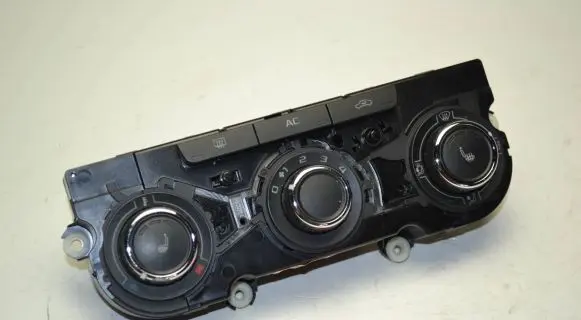 Skoda Octavia Mk2 (1Z) Climate control unit 3T0820047AD 5HB00975251