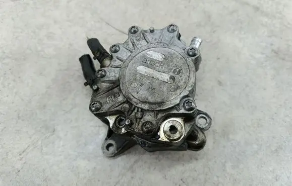 Volkswagen PASSAT B6 Vacuum pump 