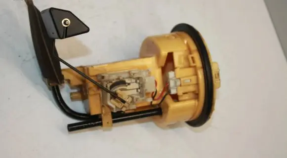 Toyota Corolla Verso E121 Fuel level sensor 770100F010