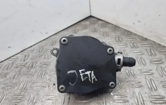 Volkswagen Jetta V Vacuum pump 07K145100C
