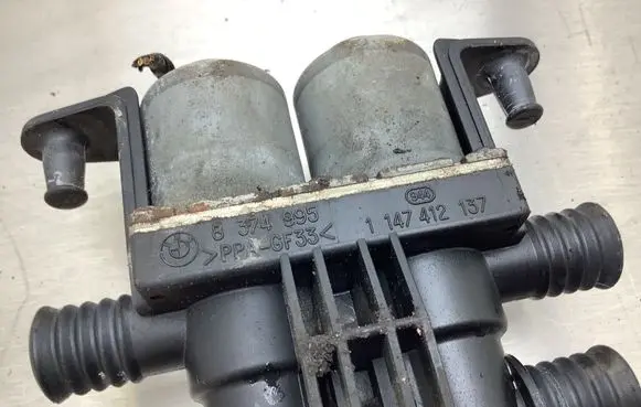 BMW 7 E38 Coolant heater control valve 8374995 1147412137