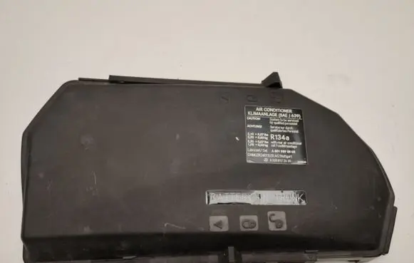Mercedes-Benz S W220 Fuse box cover A2205400182