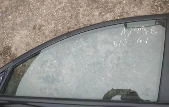 KIA Ceed Front door window glass four-door