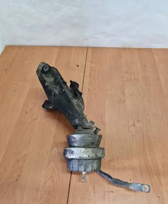 Audi A6 S6 C6 4F Engine mounting bracket 4F0199308P