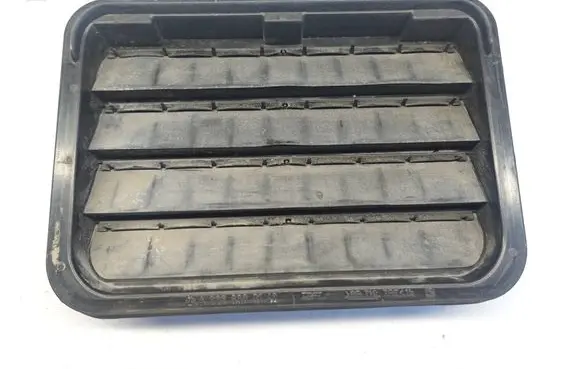 Mercedes-Benz S W222 Quarter panel pressure vent A2228300142