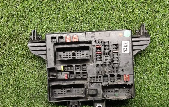 Opel Insignia A Power management control unit 13277321