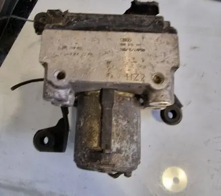 Audi A4 S4 B5 8D ABS Pump 8d0614111