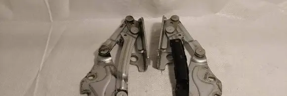 Volkswagen Golf Plus Engine bonnet/hood hinges 5M0823301 5M0823302