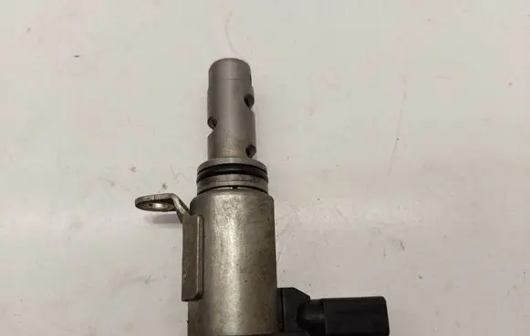 Skoda Octavia Mk2 (1Z) Camshaft vanos timing valve 03C906455A