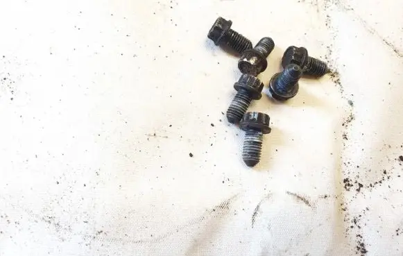 Volkswagen Polo IV 9N3 Nuts/bolts 