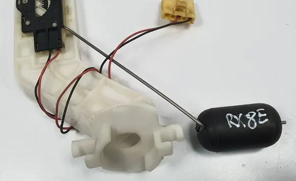 Mercedes-Benz A W176 Fuel level sensor 8311854E