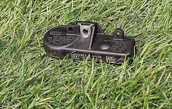 Ford Focus Tire pressure sensor DE8T1A180AA