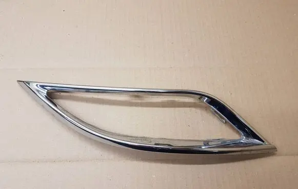 Rear bumper trim bar molding