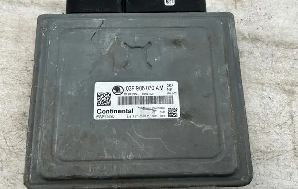 Skoda Fabia Mk2 (5J) Engine control unit/module 03F906070AM 5WP44630 03F906070N
