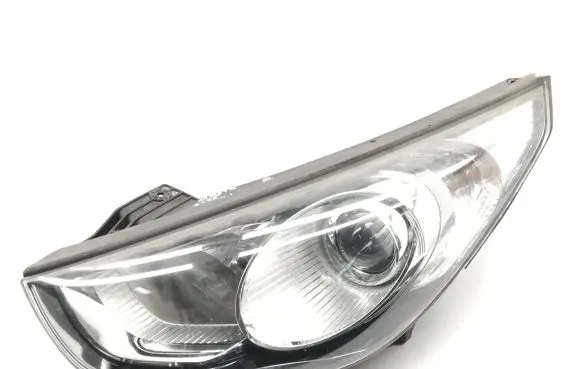 Hyundai ix35 Headlight/headlamp 921012Y