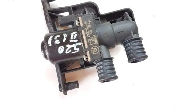 BMW 5 E60 E61 Coolant heater control valve 6920226