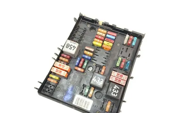 Audi A3 S3 8P Fuse module 1K0937124H 015345021