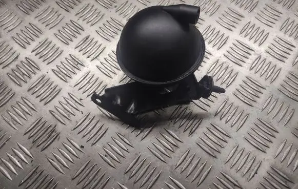 Vacuum air tank
