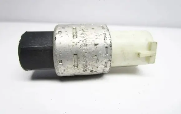 Ford Fusion Air conditioning (A/C) pressure sensor 95BW19E561AA