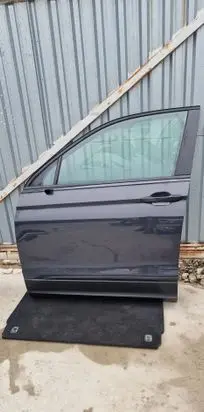 Volkswagen Tiguan Front door 