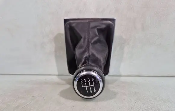 Volkswagen PASSAT B7 Gear lever shifter trim leather/knob 3AA711113C