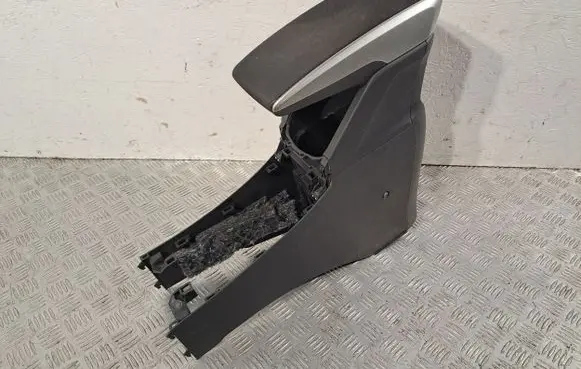 Toyota Verso Armrest 589050F040 589010F100B0