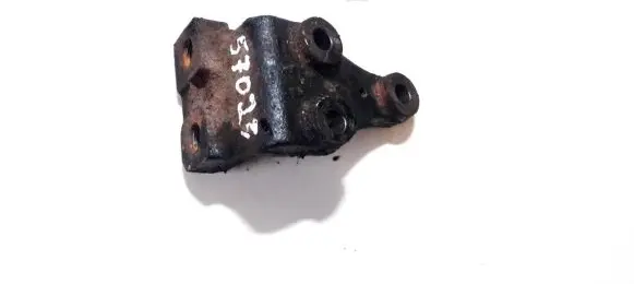 Mazda 626 Engine mounting bracket
