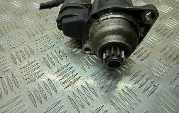 Volkswagen Golf IV Starter motor 02A911024B