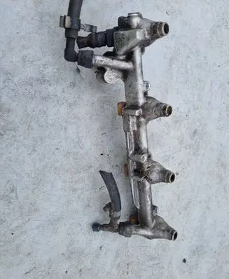 Ford Mondeo MK II Fuel injector supply line/pipe 938F790280