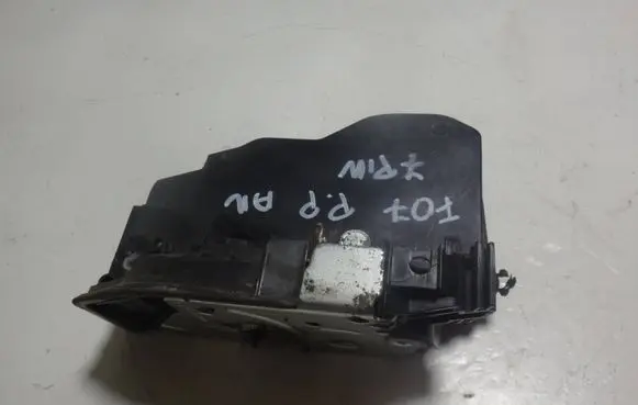 BMW 5 GT F07 Front door lock 7202144